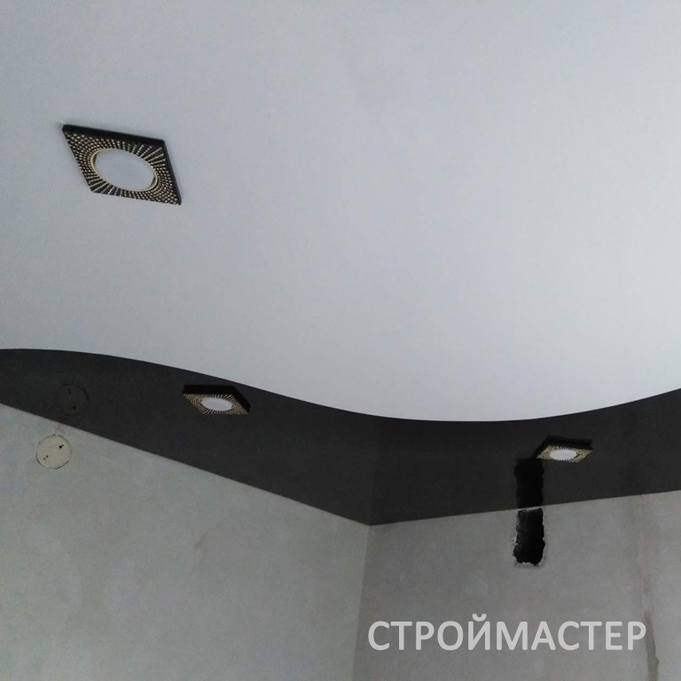 Натяжной потолок на кухне