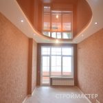Натяжные потолки в гостиную с подсветкой