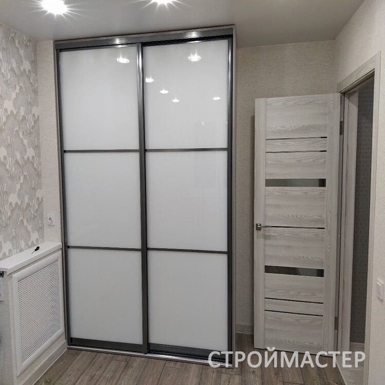 Светлый шкаф купе в спальню